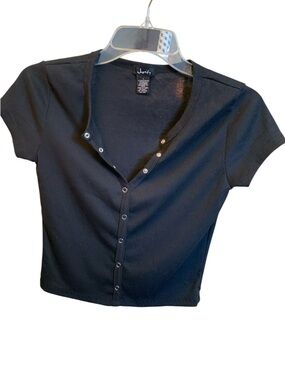 JUSTIFY Black Ribbed Short-Sleeve Crop Top Snap-Button Front Woman’s Size LG